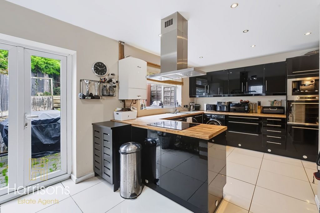 Property photo 3 of 22 5601815