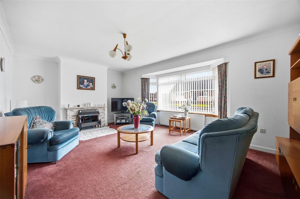 Property photo 3 of 28 6_Millersneuk_Ave_Lenzie_007.Jpg