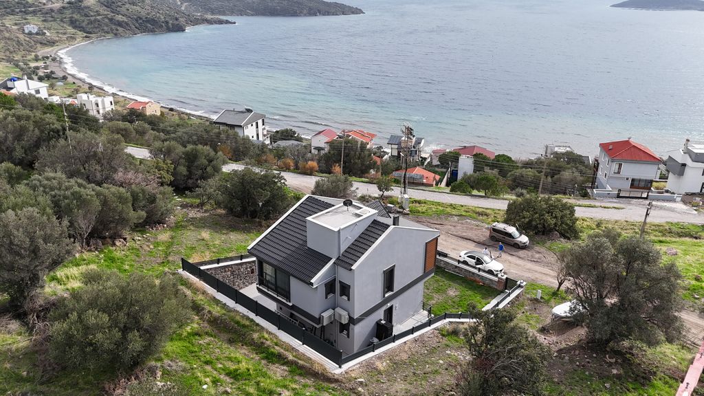 Property photo 2 of 60