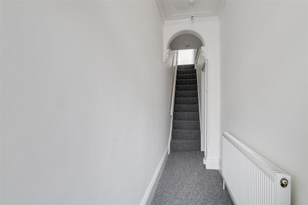 Property photo 3 of 19 6893.Jpg