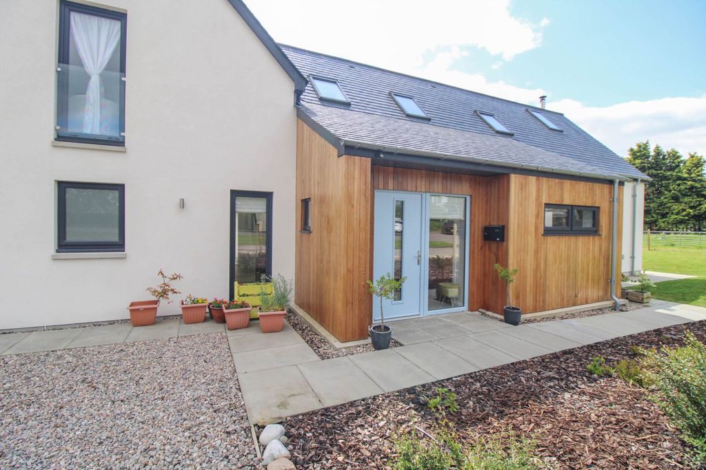 Property photo 3 of 39