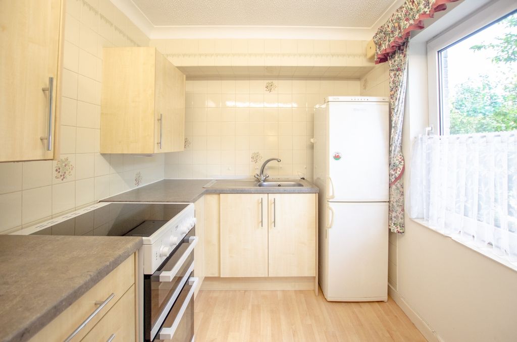 Property photo 2 of 6 10 Burnards Court Tps Bodmin 01208 74182-3