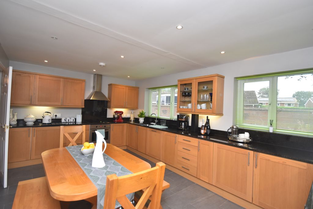 Property photo 2 of 19 Kitchen/Diner