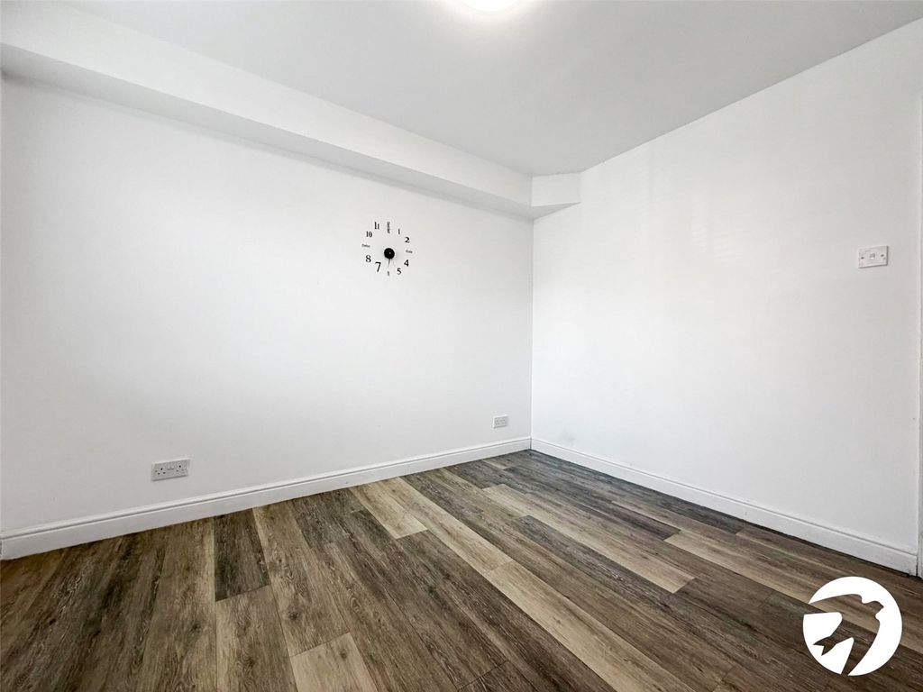 Property photo 3 of 8 Picture No. 05