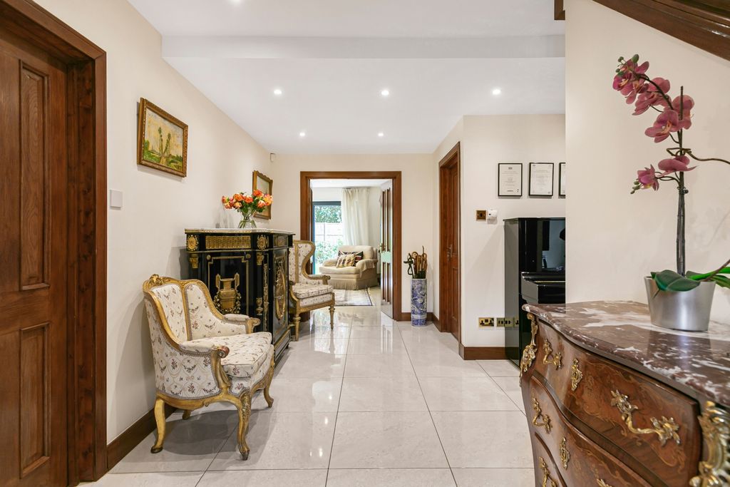 Property photo 3 of 22 Hallway