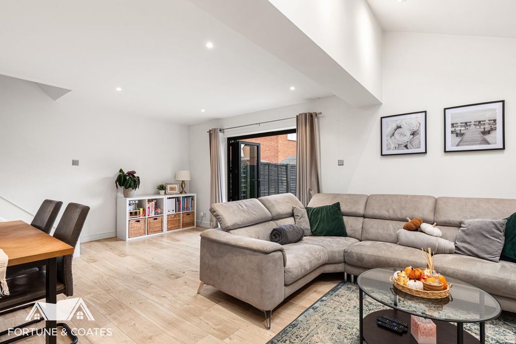 Property photo 2 of 21 Coalportclose_11.Jpg