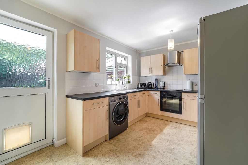 Property photo 3 of 12 Whitegate Way