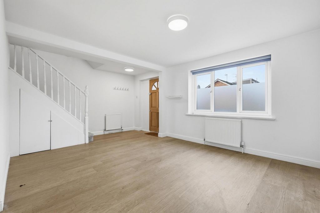 Property photo 3 of 18 Living Room