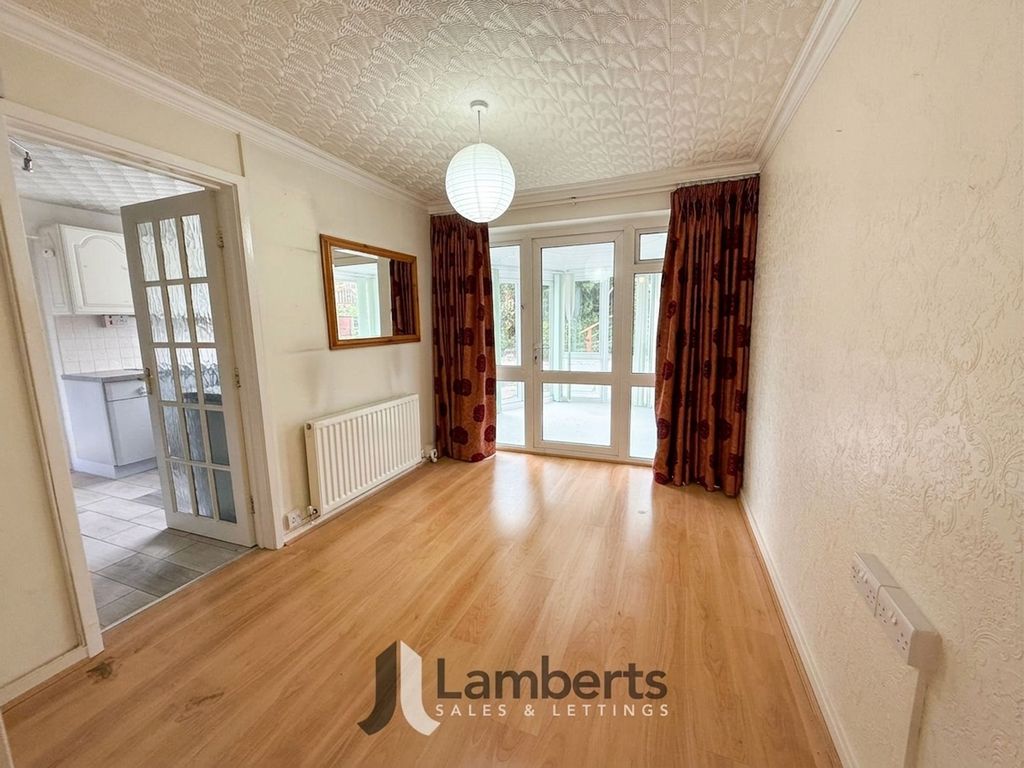 Property photo 3 of 18 Dining Room