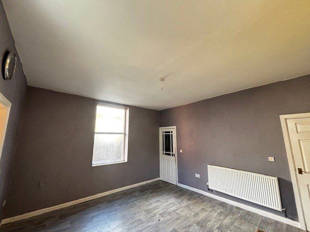 Property photo 3 of 6 Picture No. 12