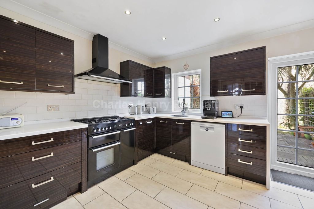 Property photo 2 of 24