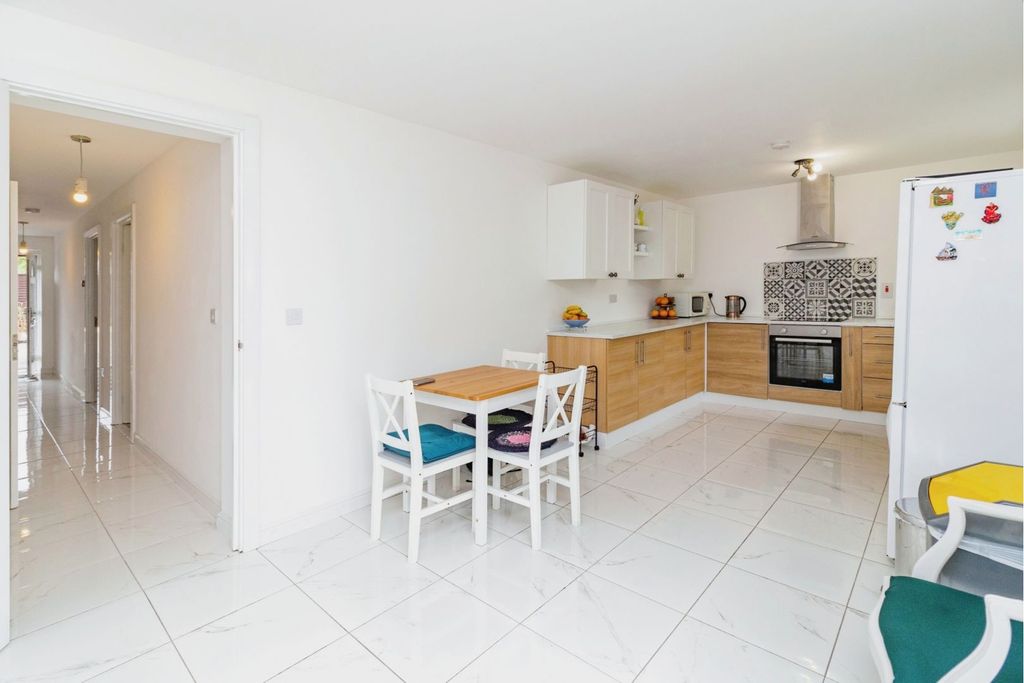 Property photo 2 of 26