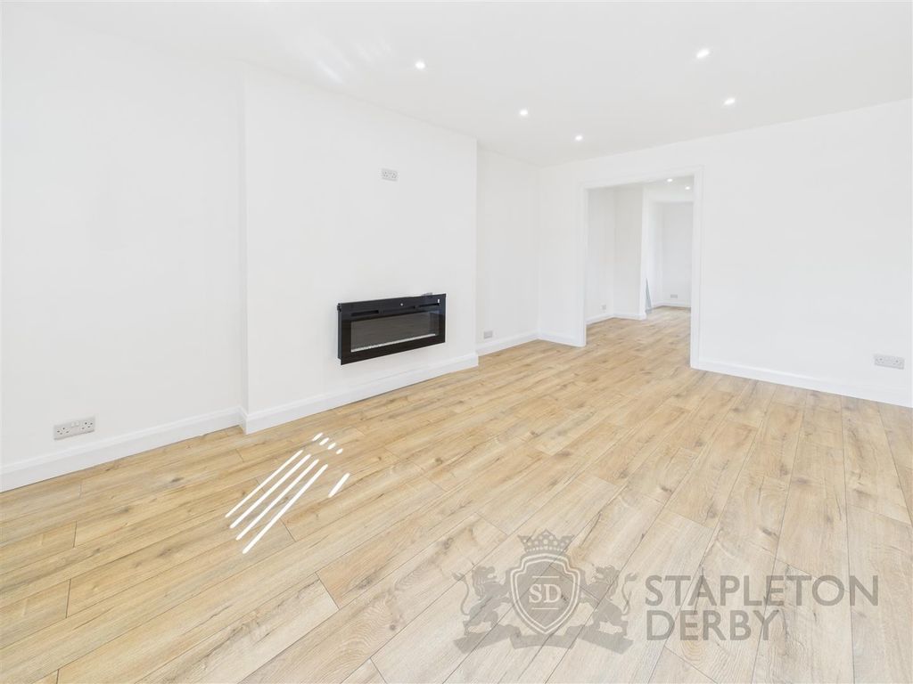 Property photo 3 of 24 Cam04709G0-Pr0252-Still015.Jpg