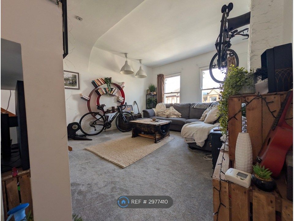 Property photo 3 of 27