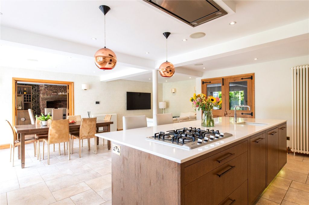 Property photo 3 of 18 Kitchen/Breakfast Rm