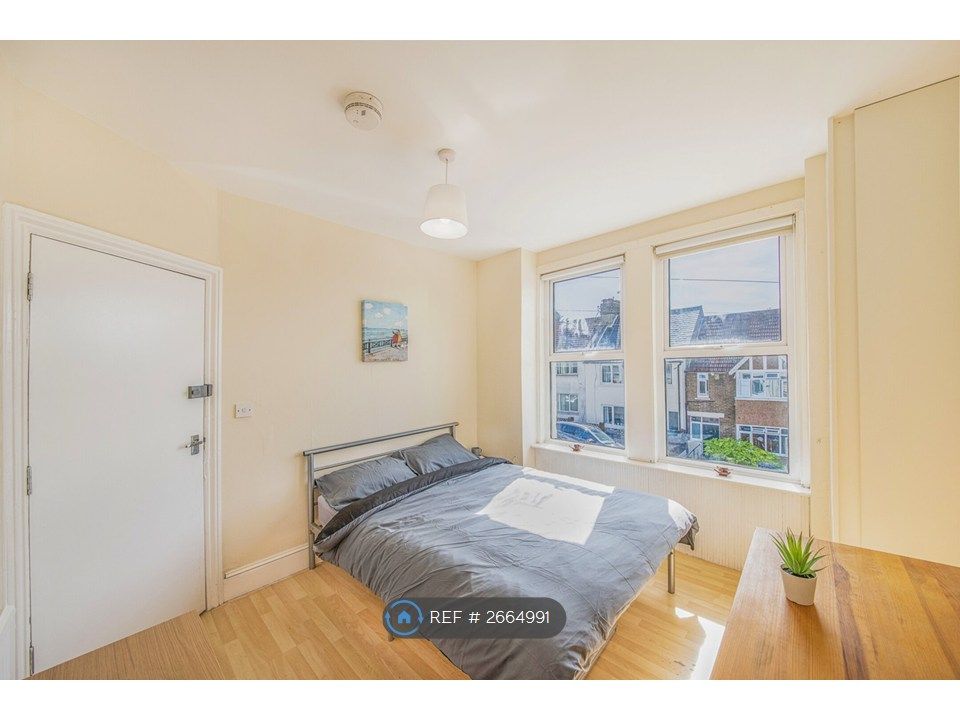 Property photo 3 of 34 Bedroom