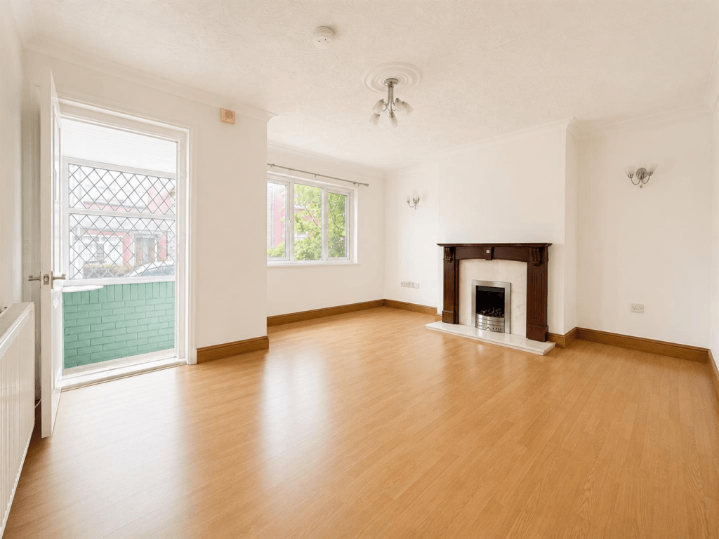 Property photo 1 of 6 3 Bed Terraced House To Rent Mallinson Rd, London Cr0