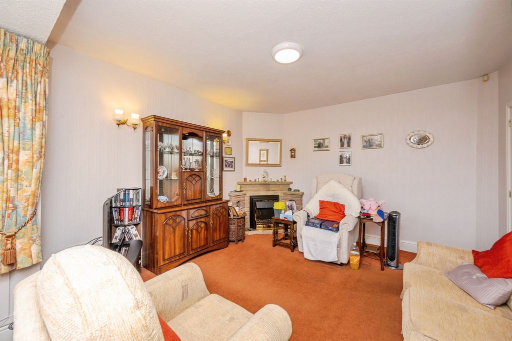 Property photo 2 of 20