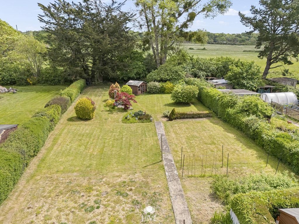 Property photo 2 of 26 Eastfield Lane