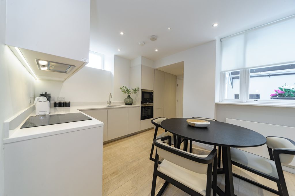 Property photo 2 of 14 Photo 11