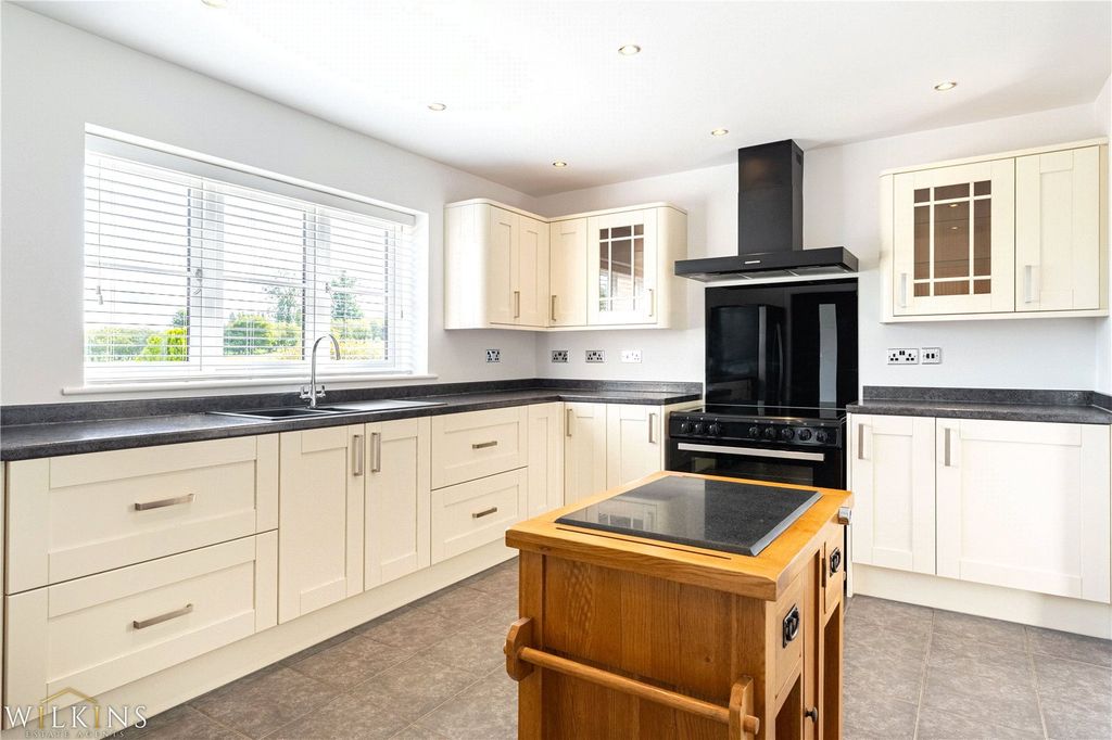 Property photo 2 of 37 Picture No. 49