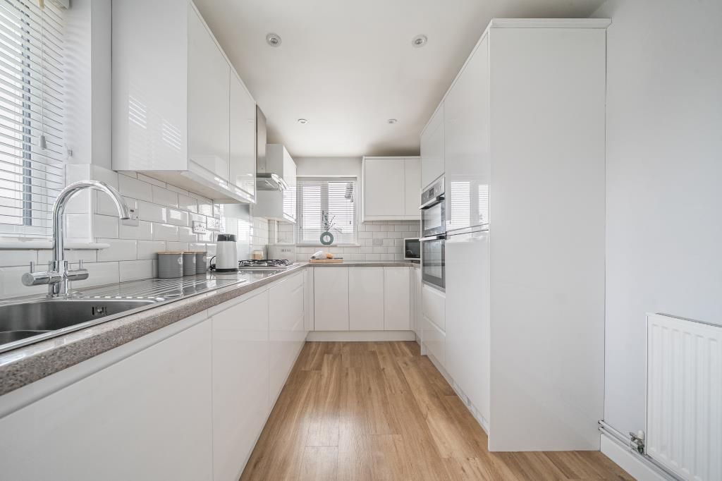 Property photo 3 of 20 Kitchen