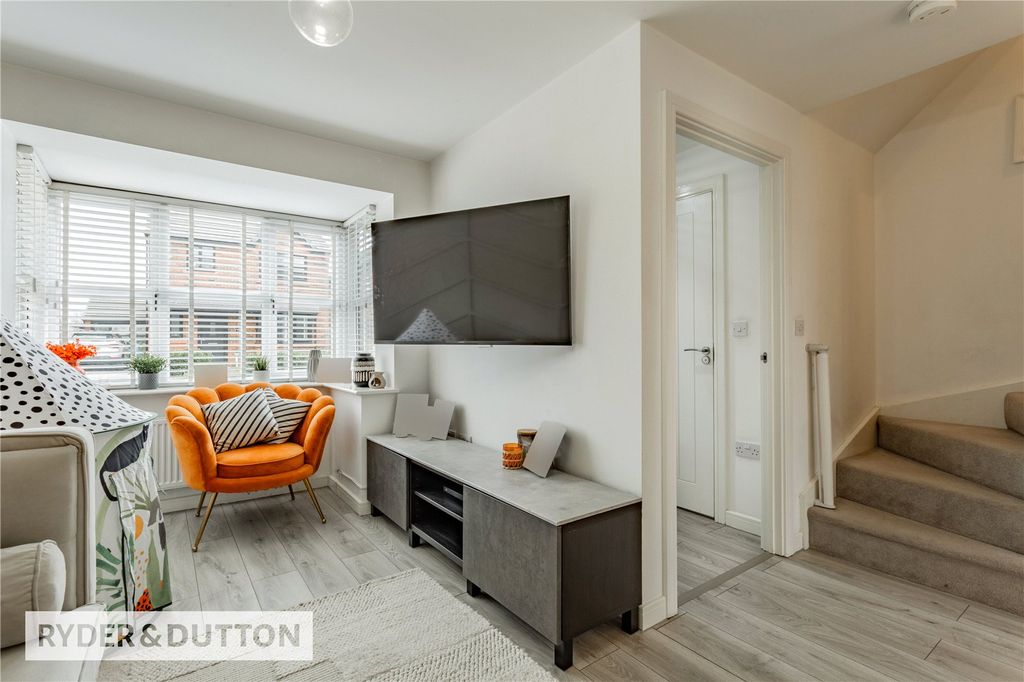 Property photo 3 of 19 Lounge