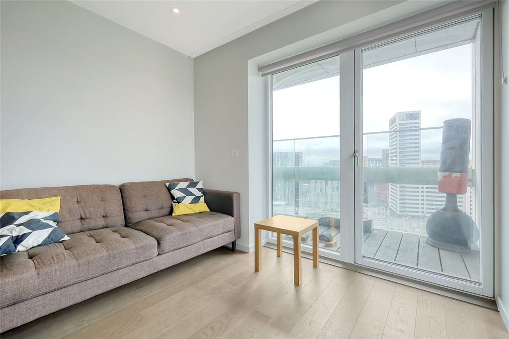 Property photo 1 of 11 Kitchen/Sitting Room