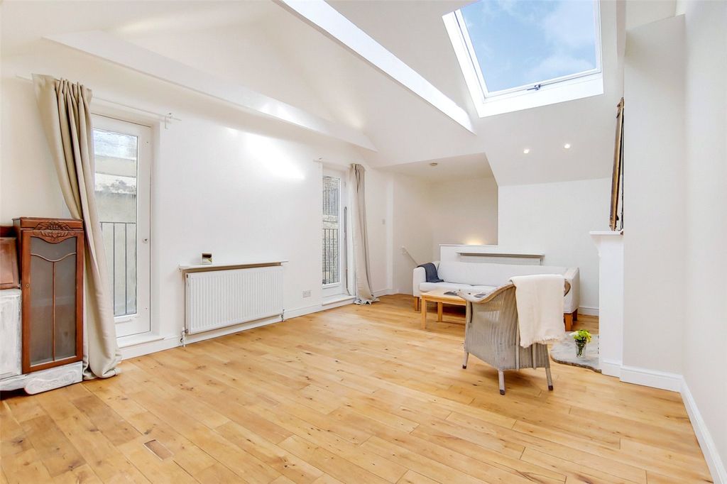 Property photo 3 of 12 Picture No. 10