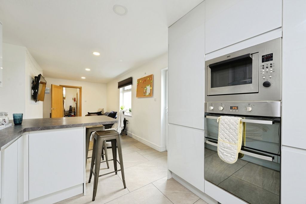 Property photo 3 of 17 Pbox-Img.Jpg