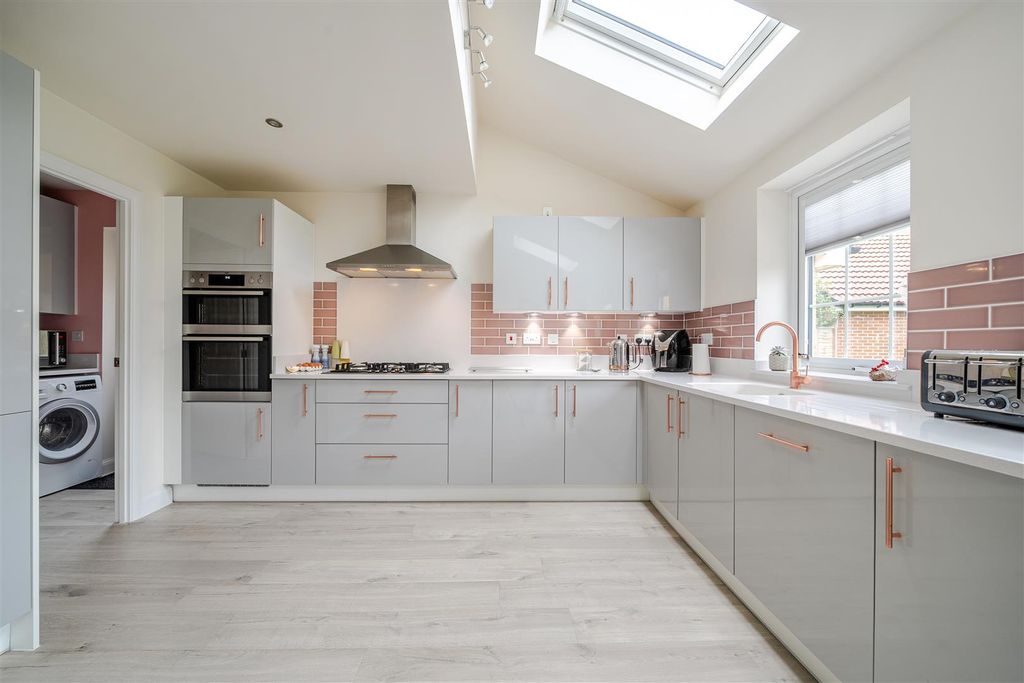 Property photo 2 of 22 1374741-11-6904904484433.Jpg