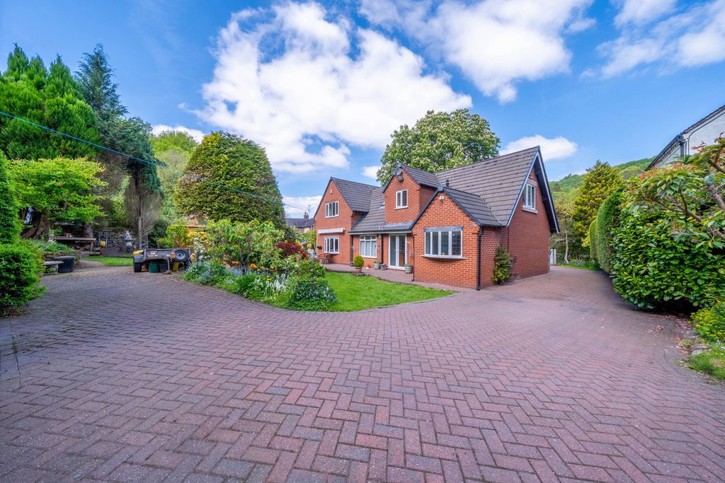 Property photo 2 of 45