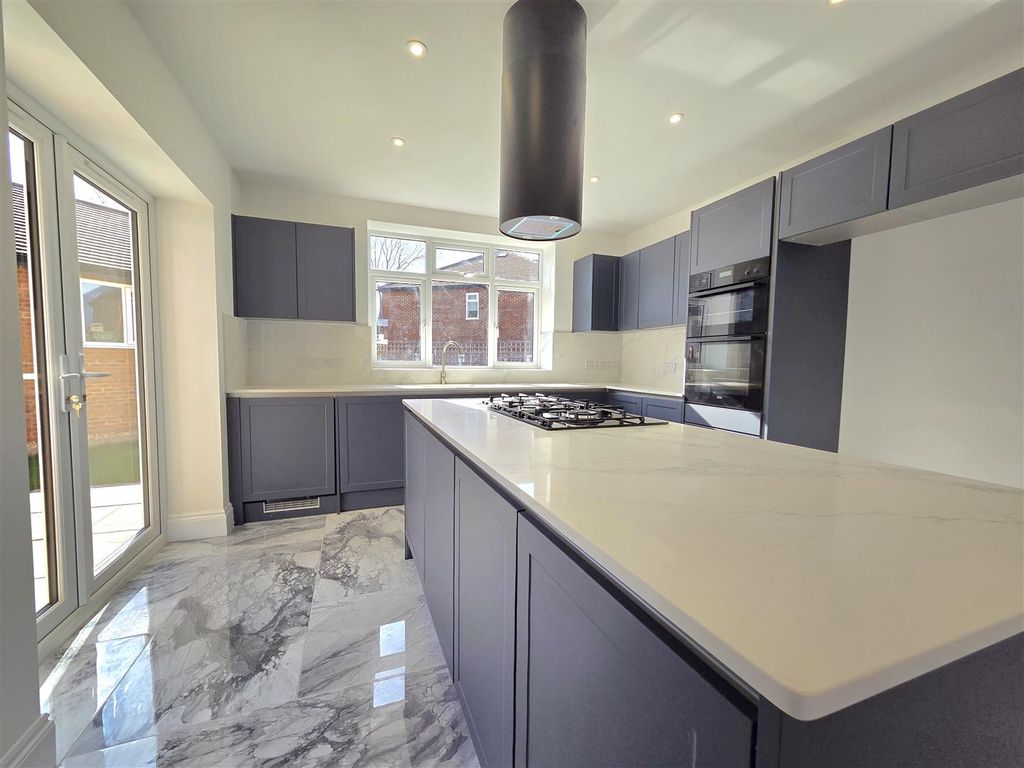 Property photo 3 of 33