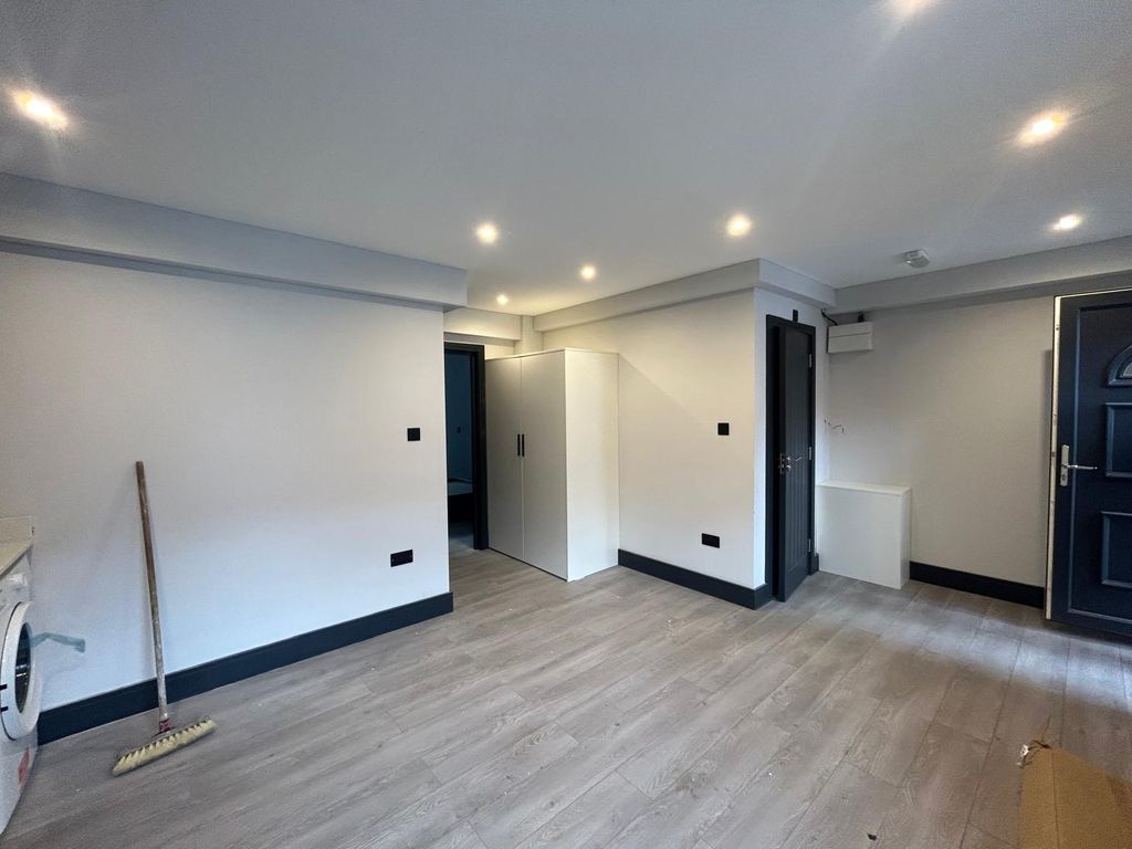 Property photo 2 of 5 Gallery