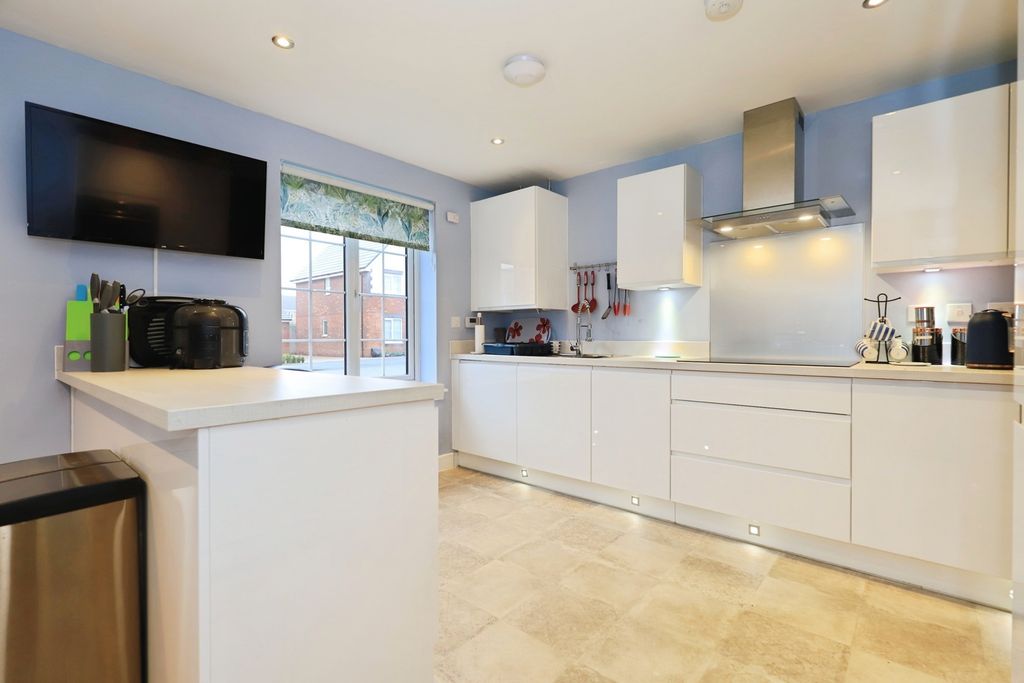 Property photo 2 of 25 Pbox-Img.Jpg