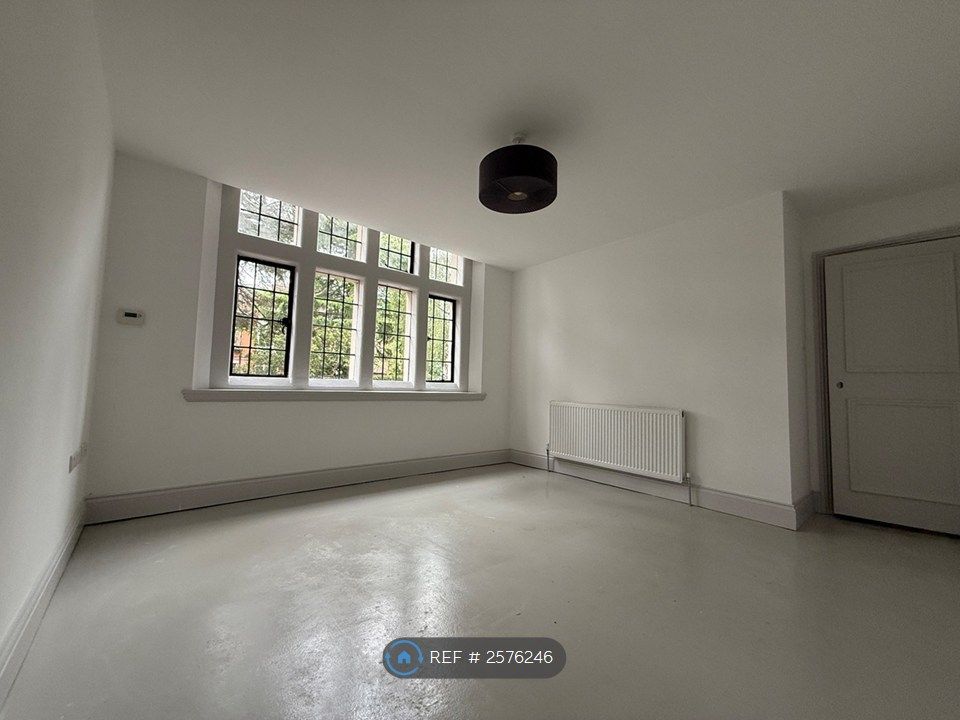 Property photo 1 of 16 Living Room