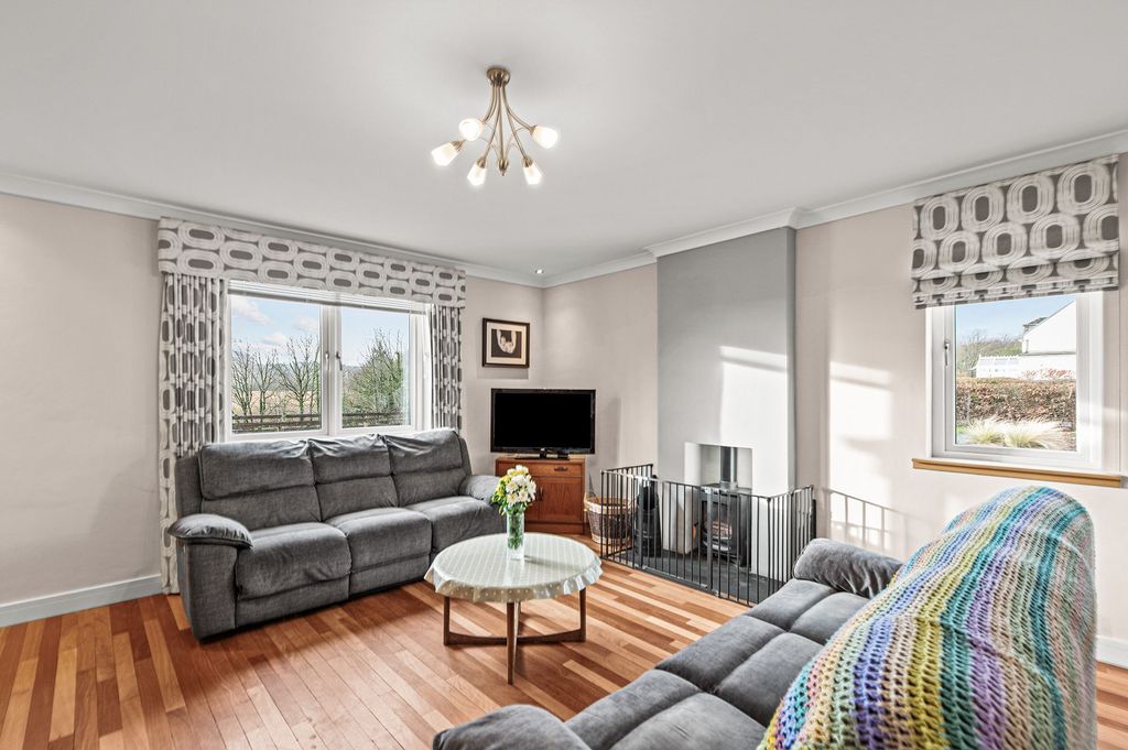 Property photo 2 of 27