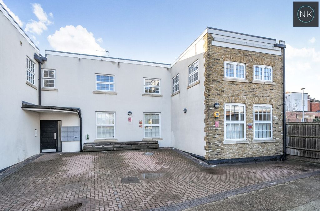 Property photo 1 of 19 3951272