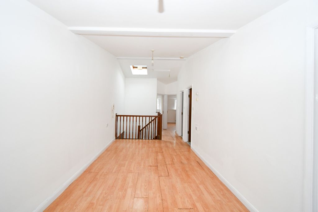 Property photo 2 of 10 3034143