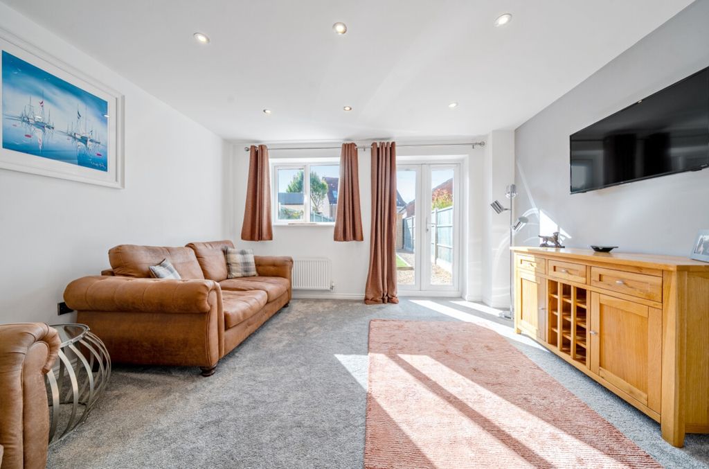 Property photo 3 of 12 1353541-11-68c1De782F2De
