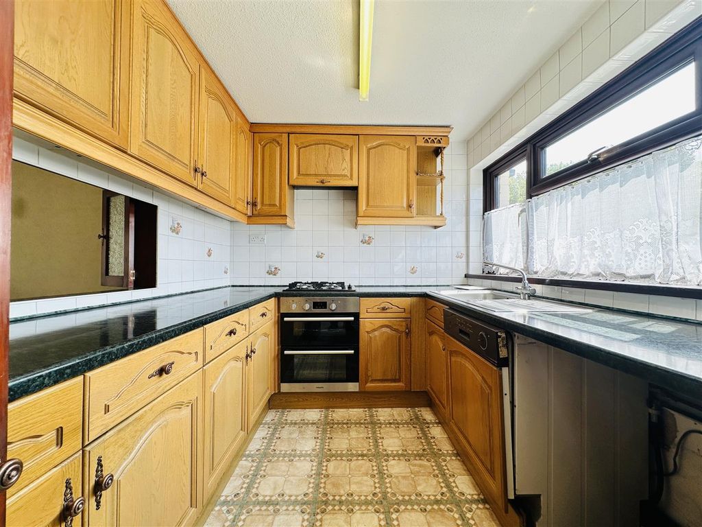 Property photo 3 of 9 Kitchen