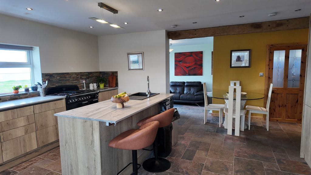 Property photo 3 of 32