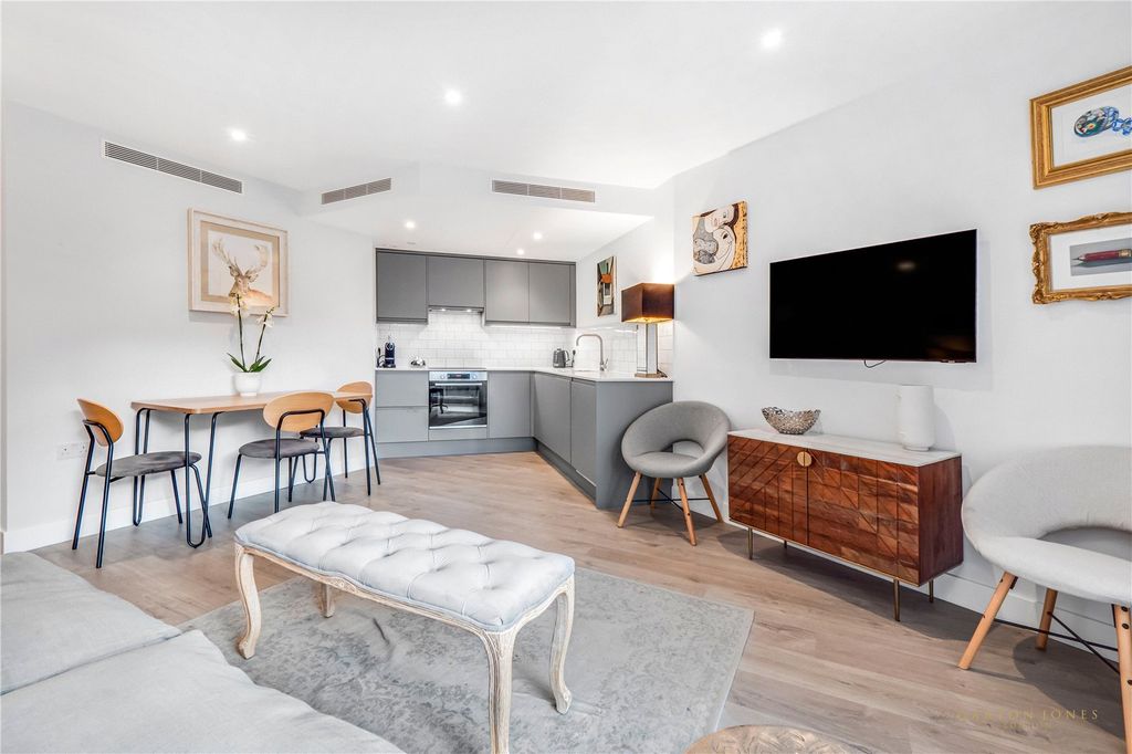 Property photo 2 of 19 Picture No. 23