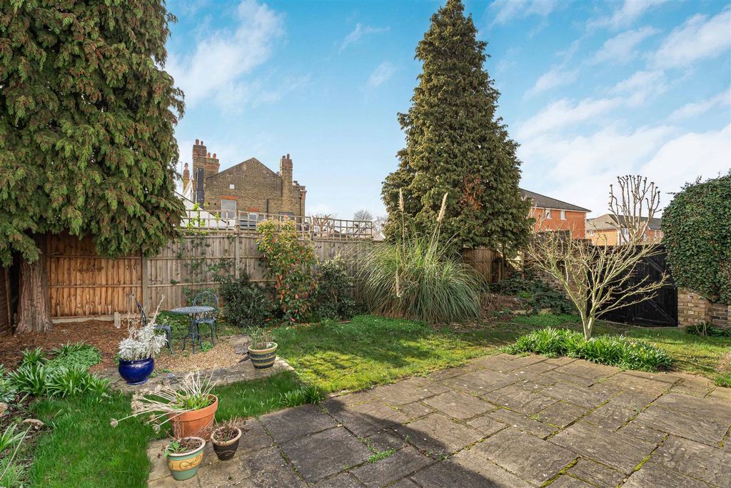 Property photo 2 of 11