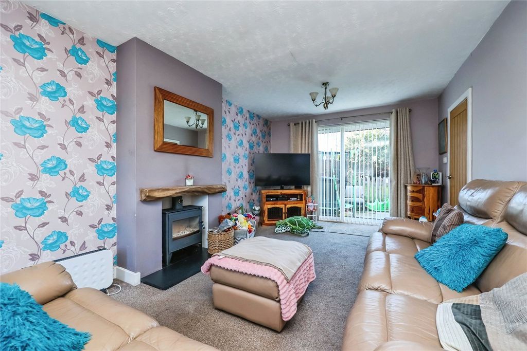 Property photo 3 of 21 Lounge