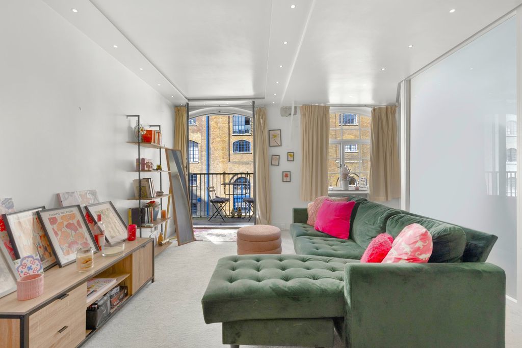 Property photo 2 of 21