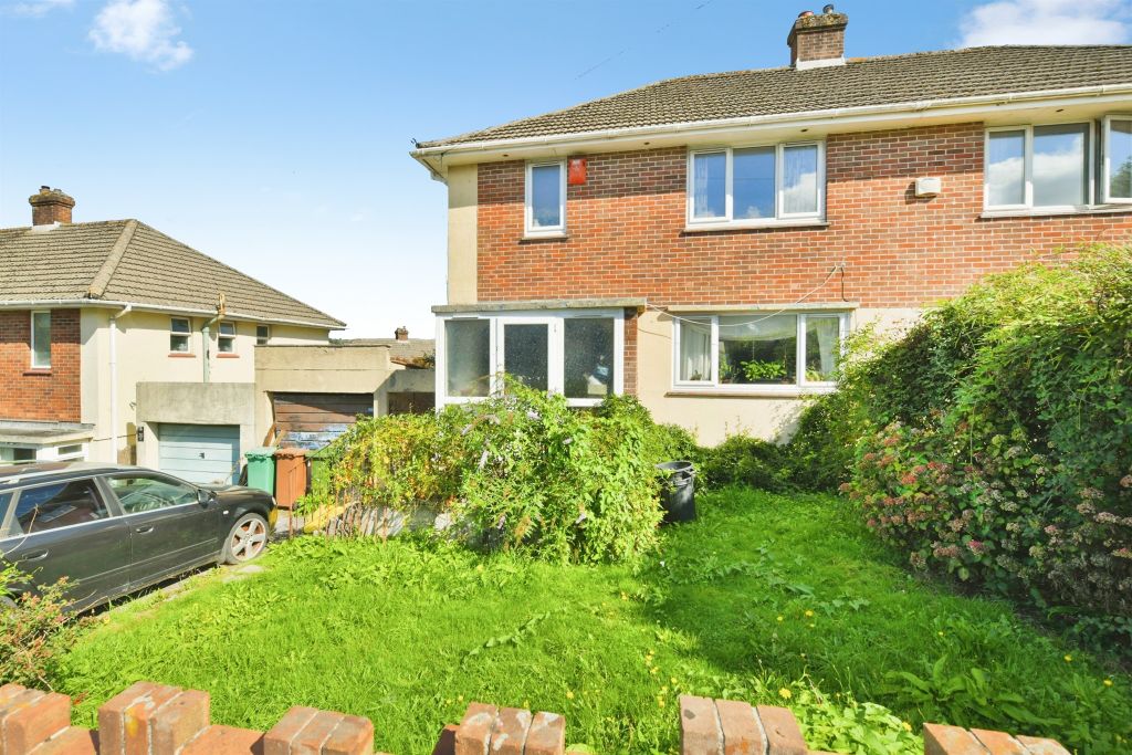 Property photo 1 of 17 Front Garden