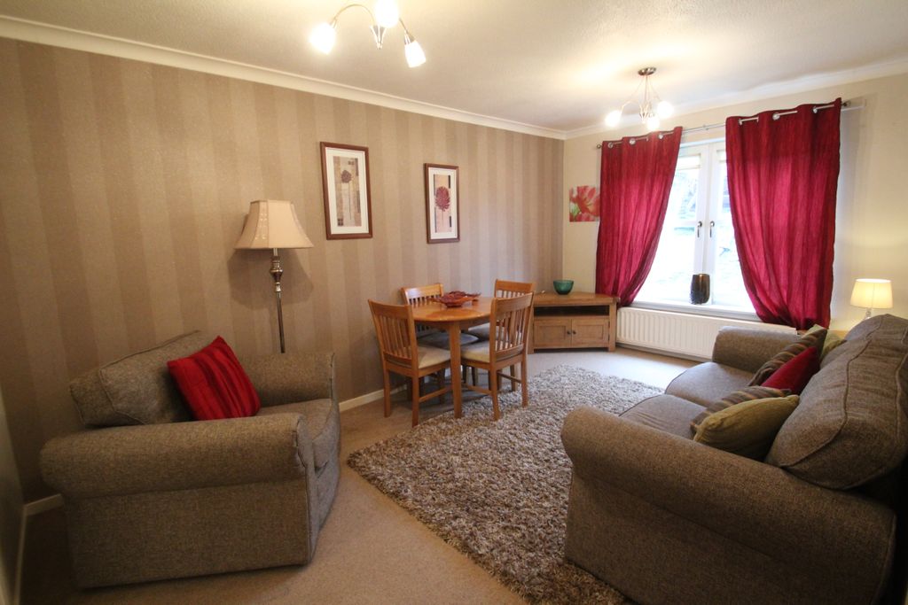 Property photo 3 of 14 Lounge