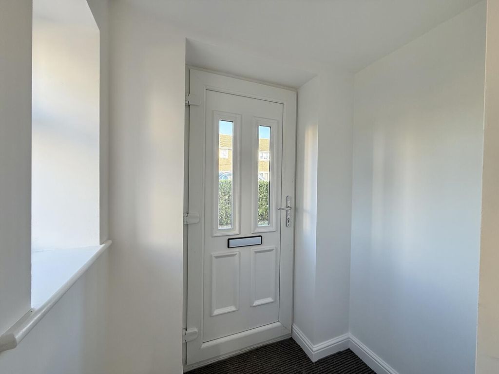 Property photo 2 of 27 Cloakroom