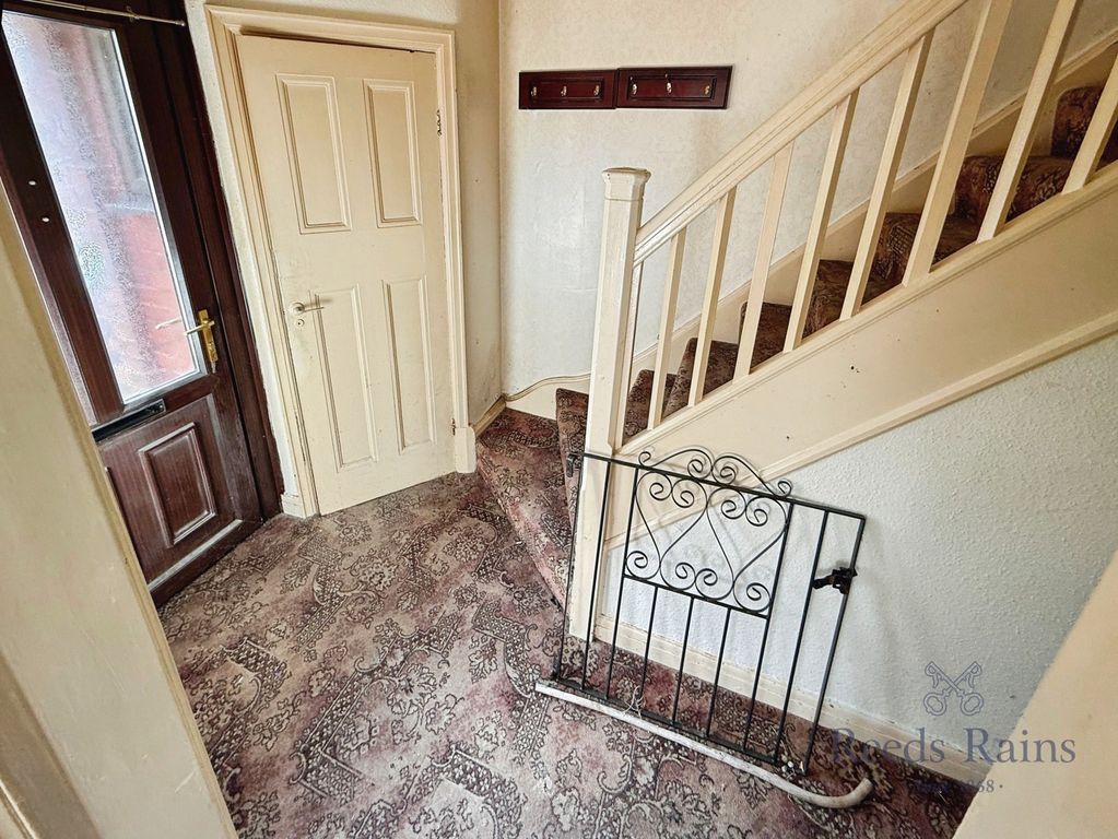Property photo 2 of 19 Hallway